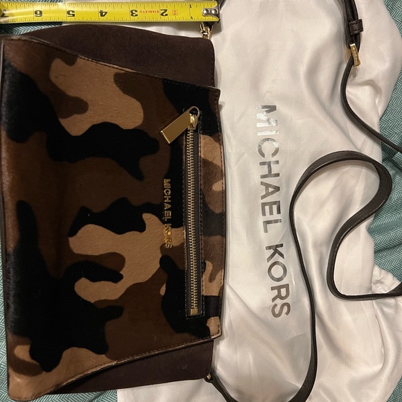 NWOT Michael Kors Sophie Haircalf ( fur ) Camouflage Camo Messenger Duffle Purse - Picture 8 of 9
